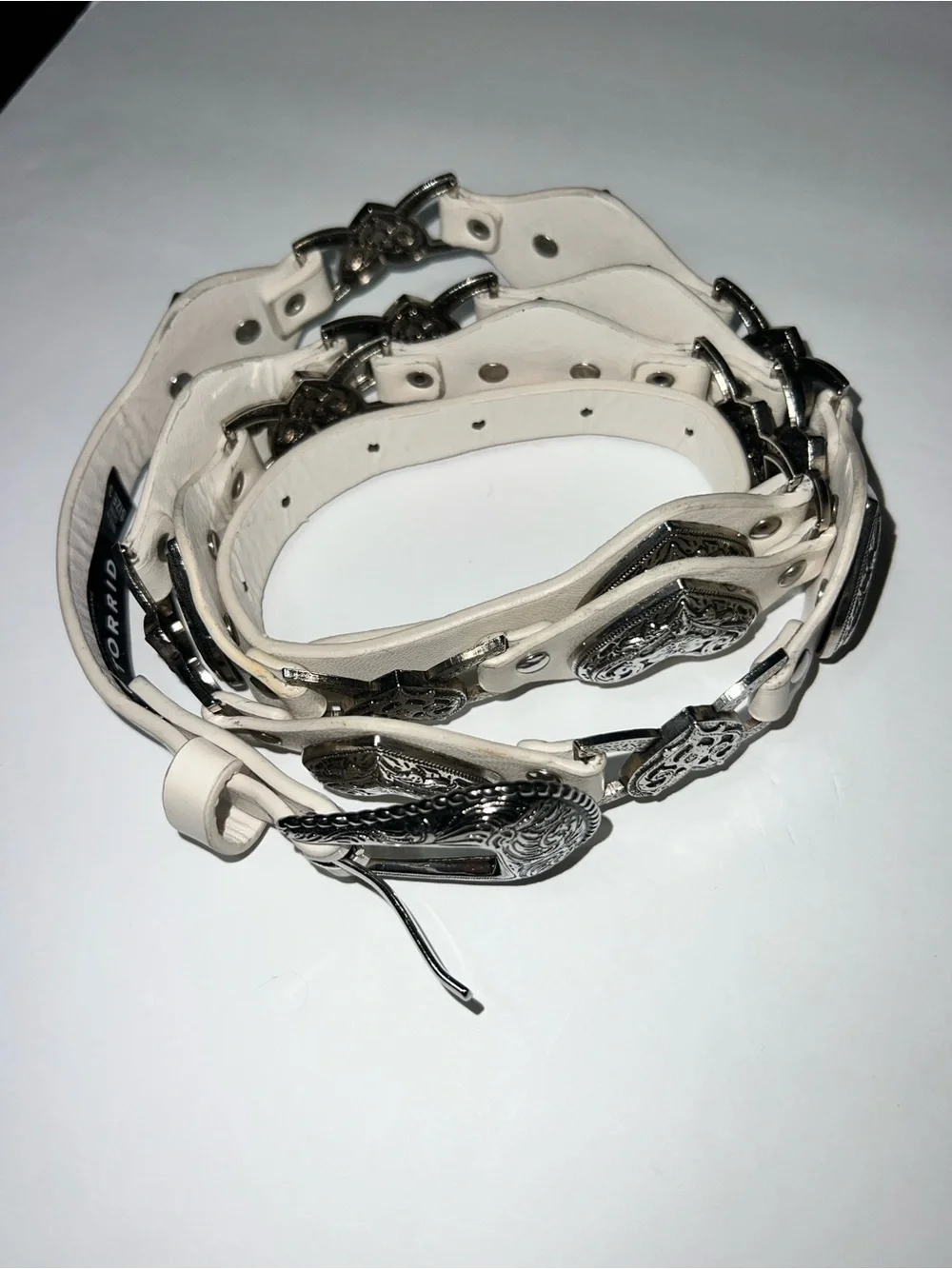 Torrid White Faux Leather Western Heart Concho Belt Size 3 Silver Filigree Buckl